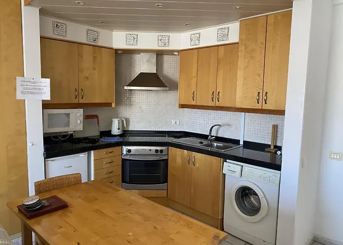 1 Bed 20a2, Victoria Court 1, Cristianos, Tenerife Апартаменты Лос Кристианос